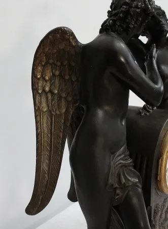 Pendule en Régule « Psyché couronnant l’Amour » d’après Claude Michallon - 1900