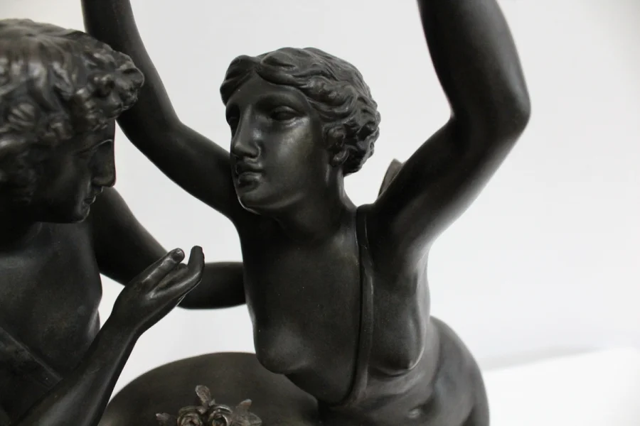 Pendule en Régule « Psyché couronnant l’Amour » d’après Claude Michallon - 1900