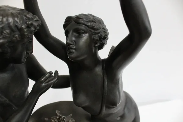 Pendule en Régule « Psyché couronnant l’Amour » d’après Claude Michallon - 1900