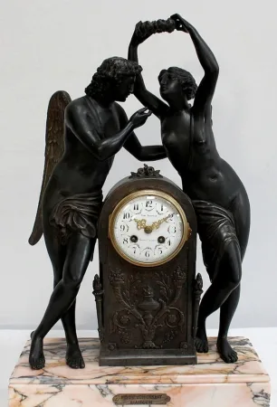 Pendule en Régule « Psyché couronnant l’Amour » d’après Claude Michallon - 1900