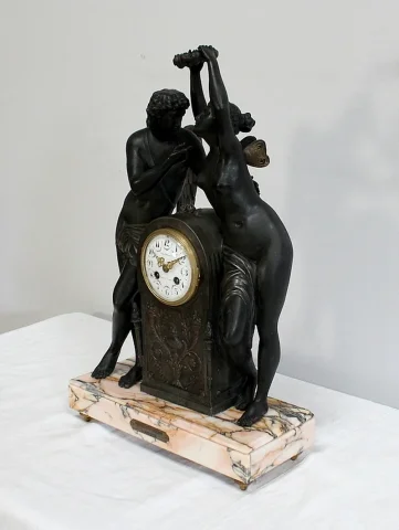 Pendule en Régule « Psyché couronnant l’Amour » d’après Claude Michallon - 1900