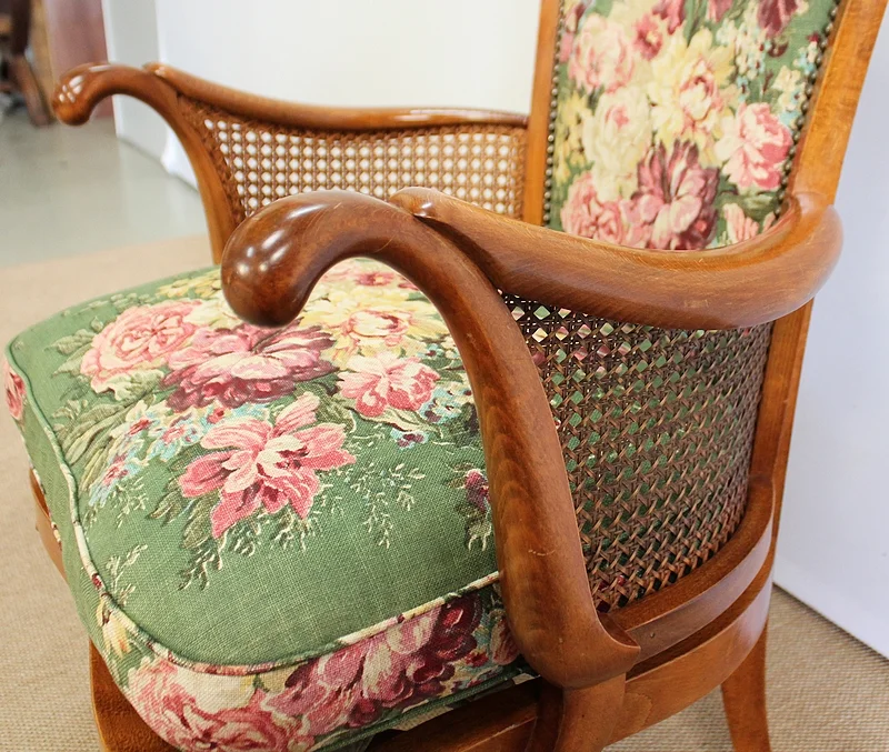 CHIPPENDALE STYLE TABLE  AND ARMCHAIRS