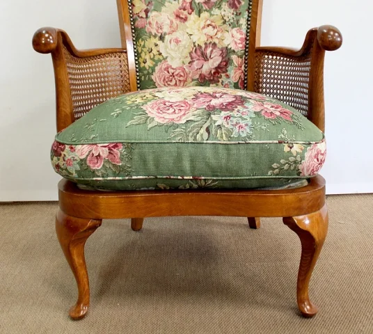 MESA Y SILLONES DE ESTILO CHIPPENDALE