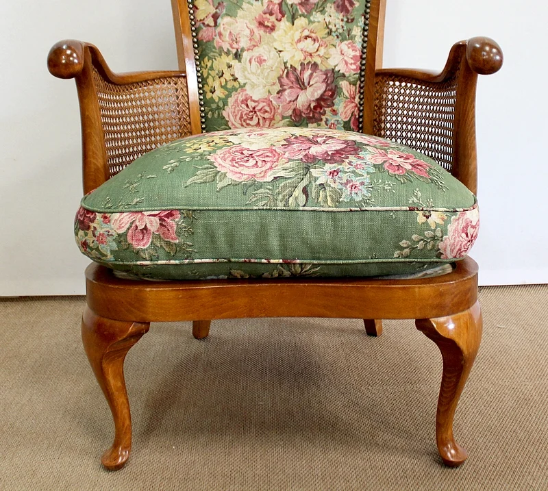 CHIPPENDALE STYLE TABLE  AND ARMCHAIRS
