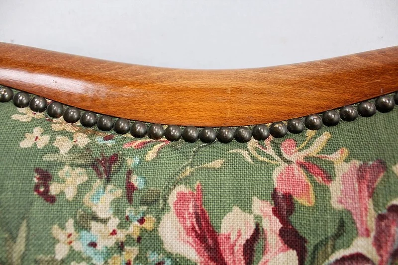 CHIPPENDALE STYLE TABLE  AND ARMCHAIRS