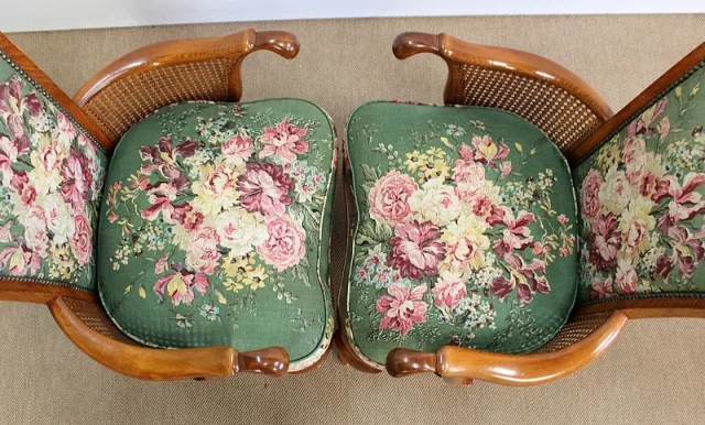 MESA Y SILLONES DE ESTILO CHIPPENDALE