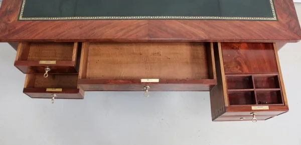 Bureau Plat en Acajou, époque Restauration – Début XIXe