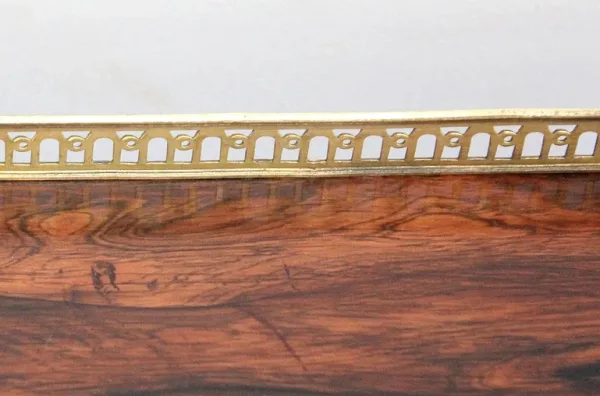 Petit Bureau Vitrine en Palissandre et Marqueterie, époque Napoléon III – Milieu XIXe