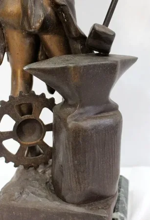 Bronze à Patine Brune et Dorée, « Le Travail », par Rousseau – Début XXe