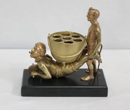 Bronze doré « Diablotins faisant la brouette » - Fin XIXe