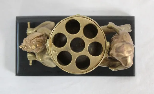 Bronze doré « Diablotins faisant la brouette » - Fin XIXe