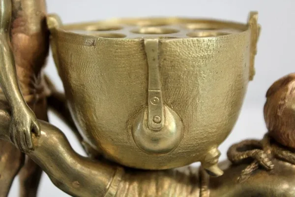 Bronze doré « Diablotins faisant la brouette » - Fin XIXe