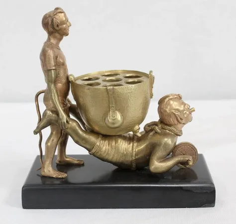Bronze doré « Diablotins faisant la brouette » - Fin XIXe