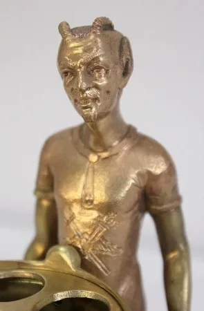 Bronze doré « Diablotins faisant la brouette » - Fin XIXe