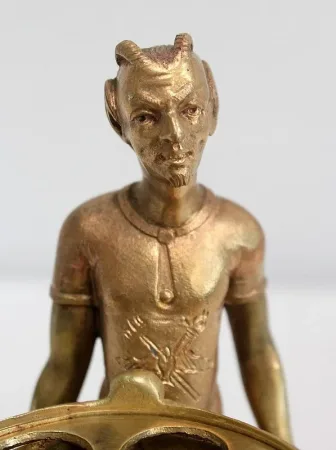 Bronze doré « Diablotins faisant la brouette » - Fin XIXe