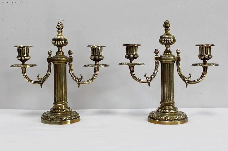 PAREJA DE CANDELABRA ESTILO LOUIS XVI