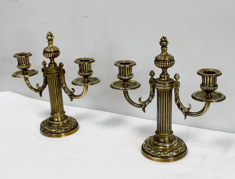 PAREJA DE CANDELABRA ESTILO LOUIS XVI