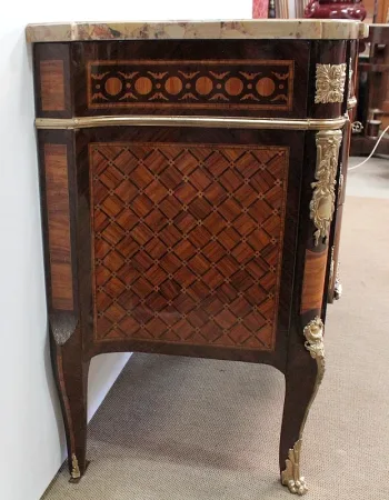 Commode en Marqueterie, style transition Louis XV / Louis XVI – Fin XIXe