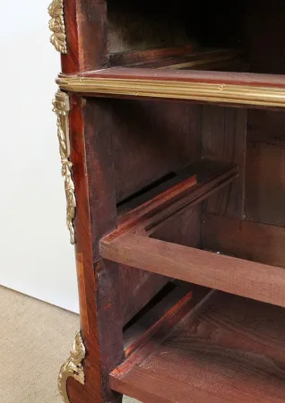 Commode en Marqueterie, style transition Louis XV / Louis XVI – Fin XIXe