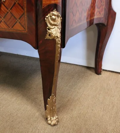 Commode en Marqueterie, style transition Louis XV / Louis XVI – Fin XIXe