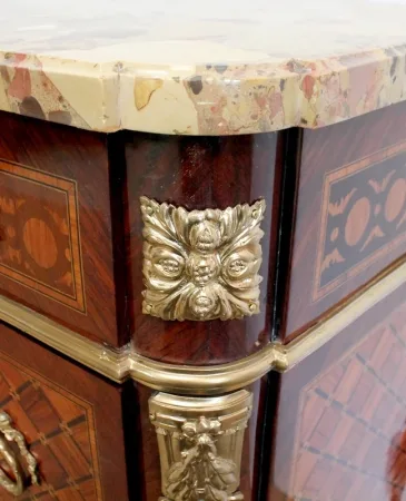 Commode en Marqueterie, style transition Louis XV / Louis XVI – Fin XIXe