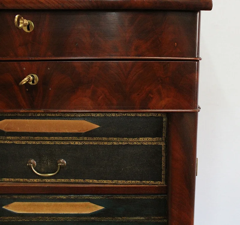 CARTONNIER READING DESK