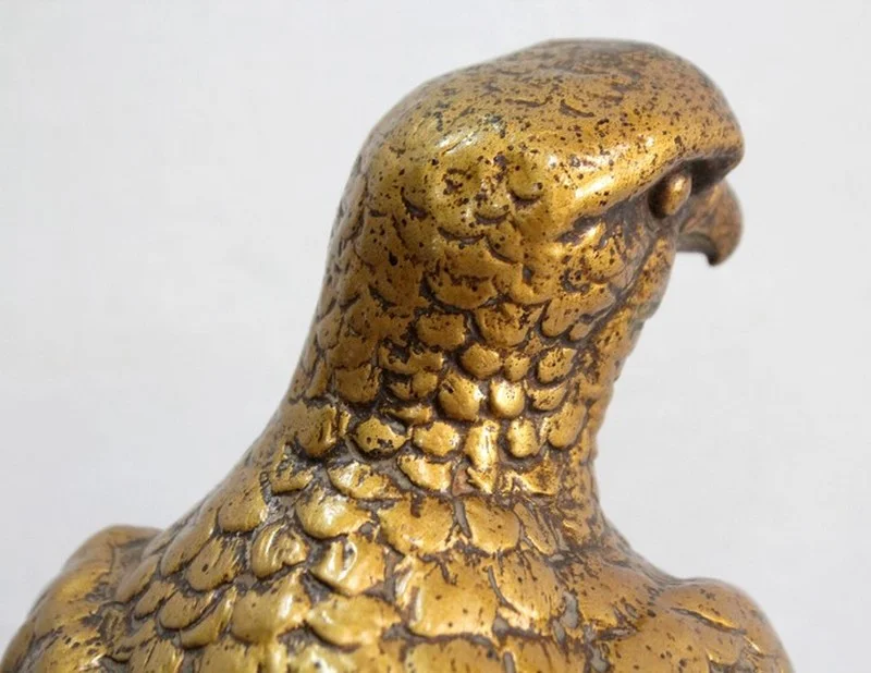Sculpture en Plâtre d’un Rapace sur son rocher, d’après P.Balestra -  Début XXe