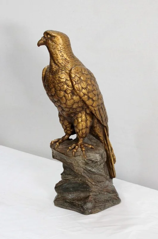 Sculpture en Plâtre d’un Rapace sur son rocher, d’après P.Balestra -  Début XXe