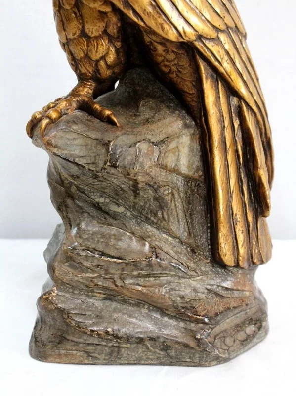 Sculpture en Plâtre d’un Rapace sur son rocher, d’après P.Balestra -  Début XXe