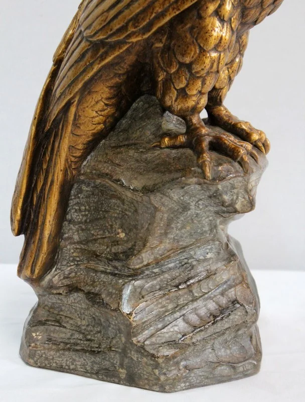 Sculpture en Plâtre d’un Rapace sur son rocher, d’après P.Balestra -  Début XXe