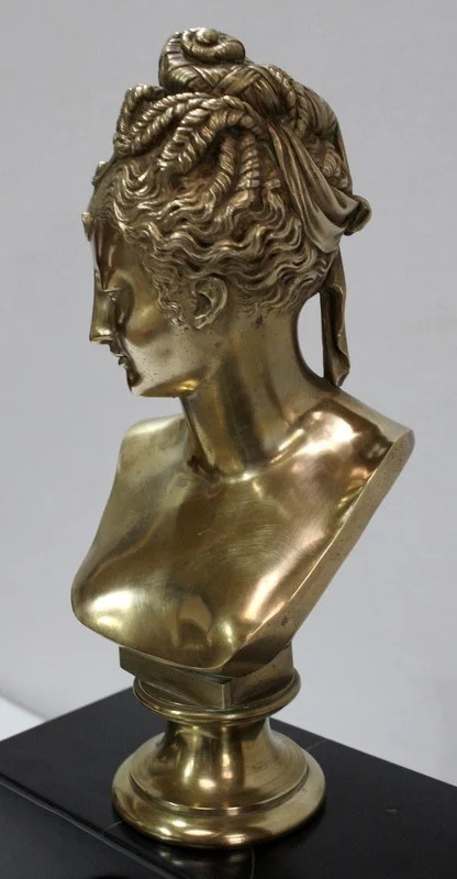 Pendulette en Marbre et Buste en Bronze de Diane de Poitiers, d’après J. Goujon - 2ème partie XIXe