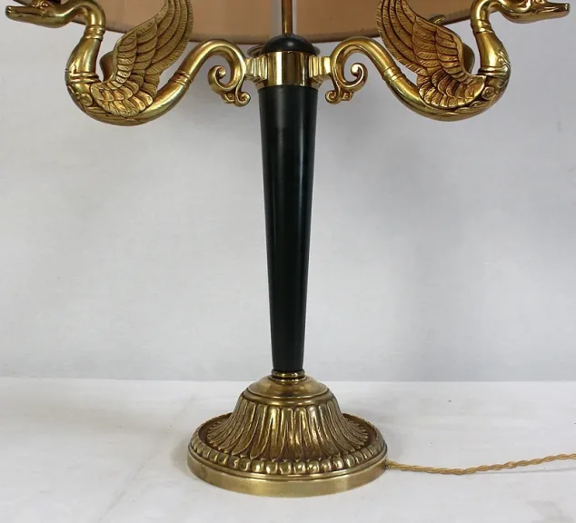 LAMPE IM FRANZÖSISCHEN EMPIRE-STIL