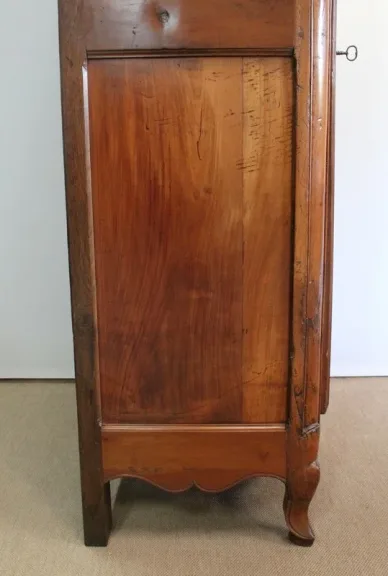 SCHRANK IM LOUIS XV-STIL