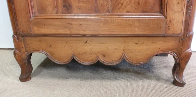 SCHRANK IM LOUIS XV-STIL