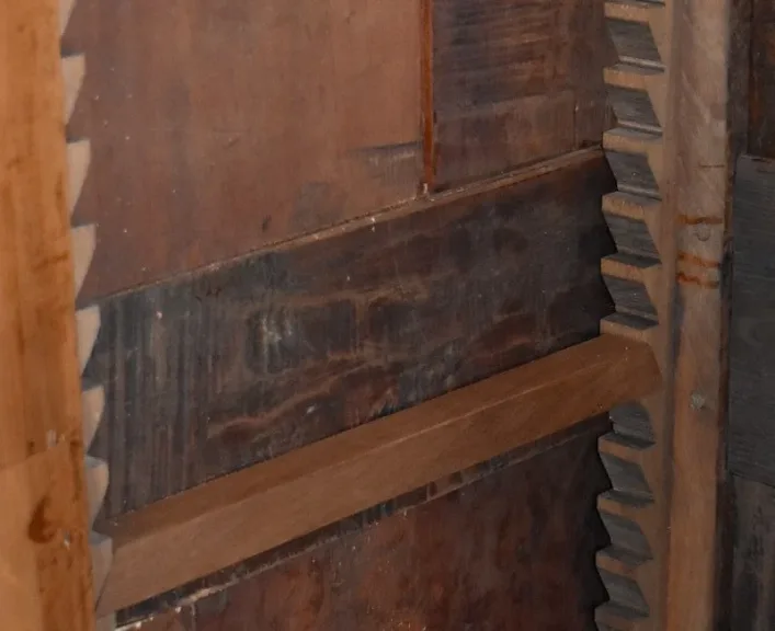 SCHRANK IM LOUIS XV-STIL