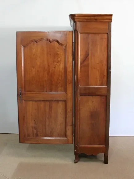 SCHRANK IM LOUIS XV-STIL