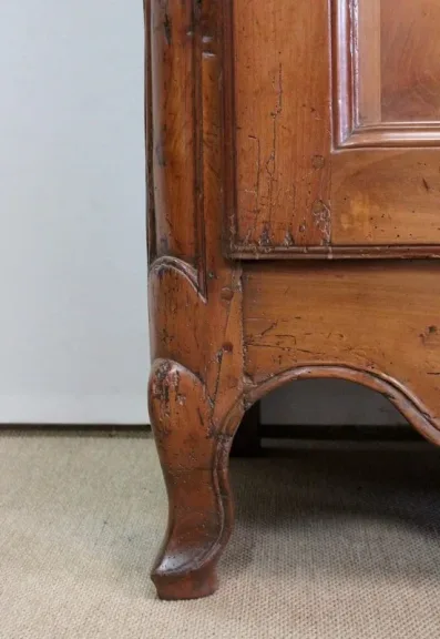 SCHRANK IM LOUIS XV-STIL