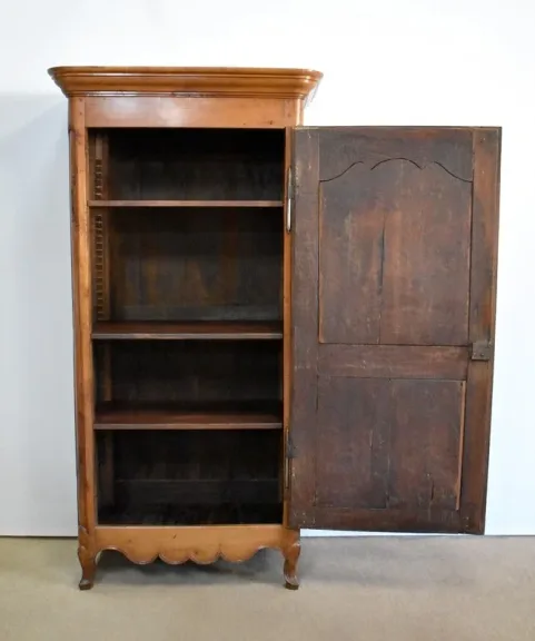 SCHRANK IM LOUIS XV-STIL
