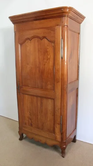 SCHRANK IM LOUIS XV-STIL