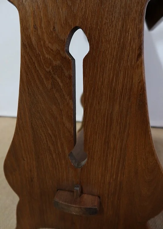 ADJUSTABLE TABLE