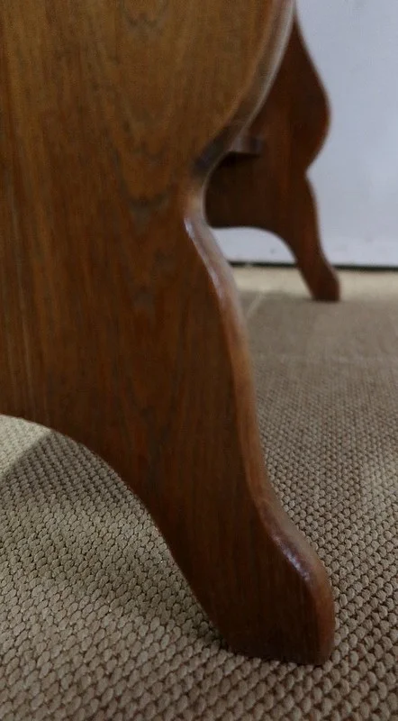 ADJUSTABLE TABLE
