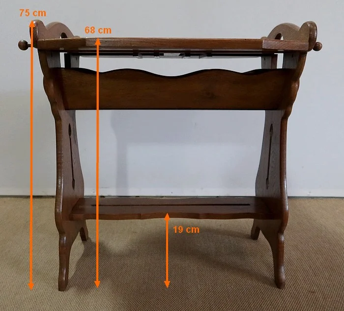 ADJUSTABLE TABLE
