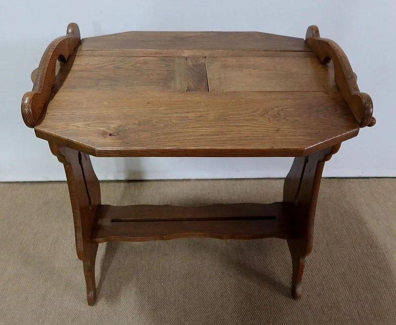 ADJUSTABLE TABLE