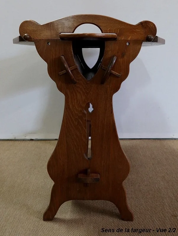 ADJUSTABLE TABLE