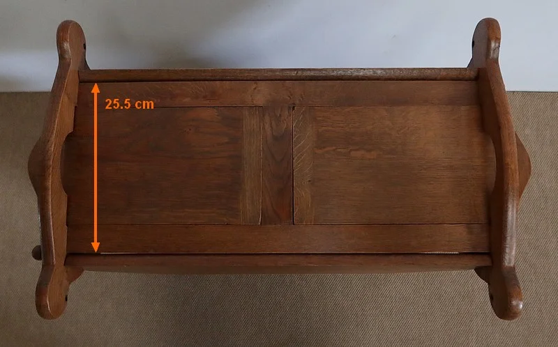 ADJUSTABLE TABLE