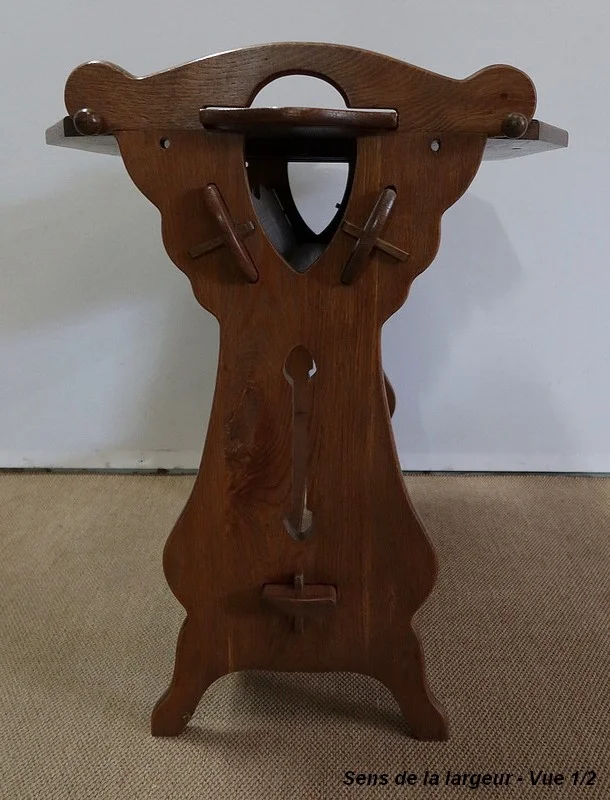 ADJUSTABLE TABLE