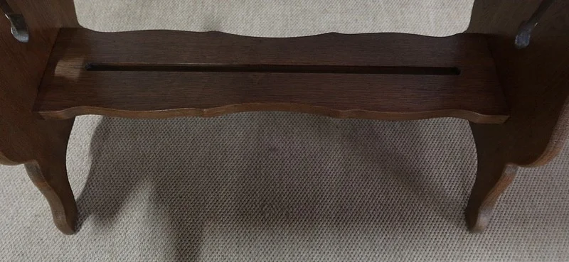 ADJUSTABLE TABLE
