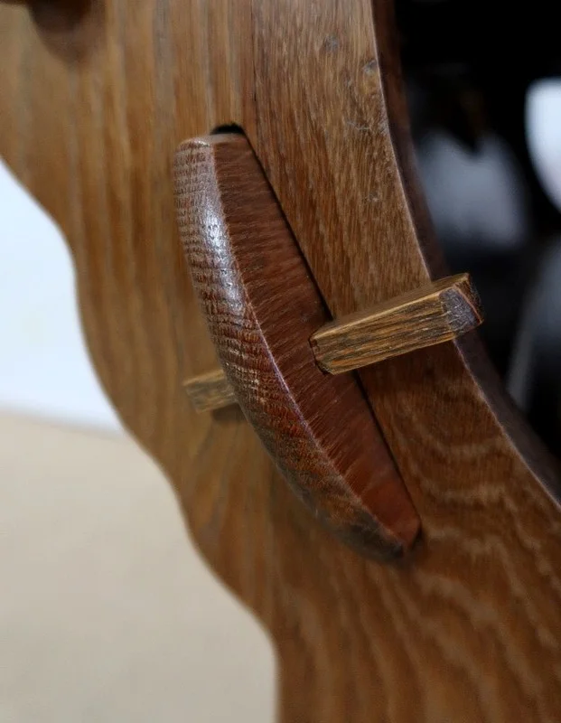 ADJUSTABLE TABLE