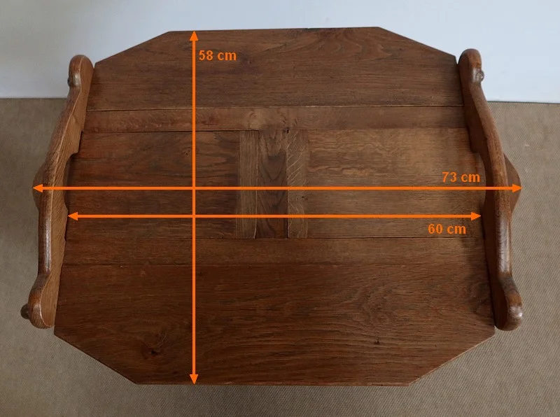 ADJUSTABLE TABLE