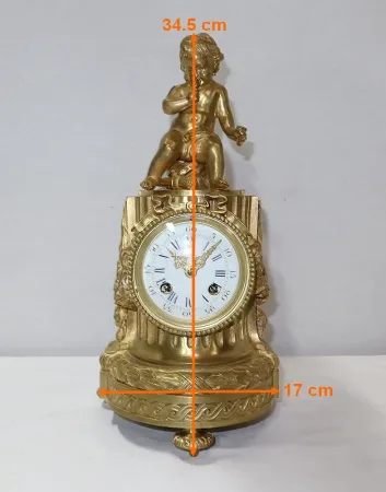 UHR IM LOUIS XVI-STIL